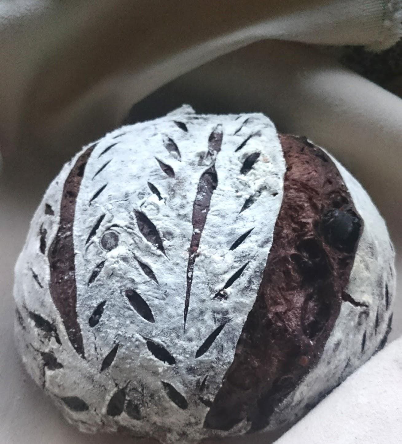 Pan de msa madre con cacao y nibs de cacao